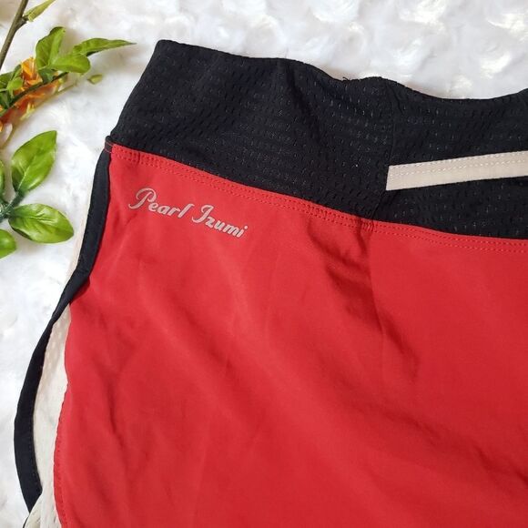 Pearl Izumi medium red black and white running shorts with zippered pocket - Picture 4 of 5